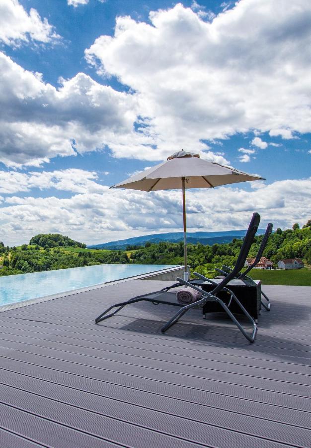 *Brandnew* Modernes Apartment In Den Weinbergen Mit Pool Und Sauna Spielfeld Extérieur photo