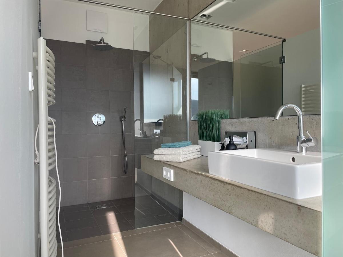 *Brandnew* Modernes Apartment In Den Weinbergen Mit Pool Und Sauna Spielfeld Extérieur photo